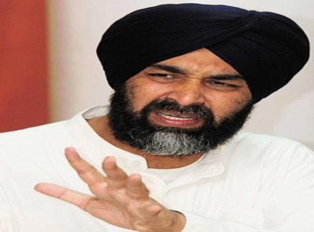 Badal government insulting those who feed the nation: Manpreet