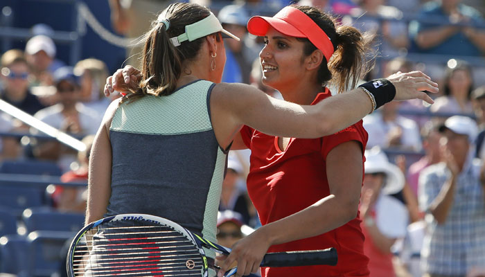 Sania Mirza-Martina Hingis advance to semis of WTA Finals