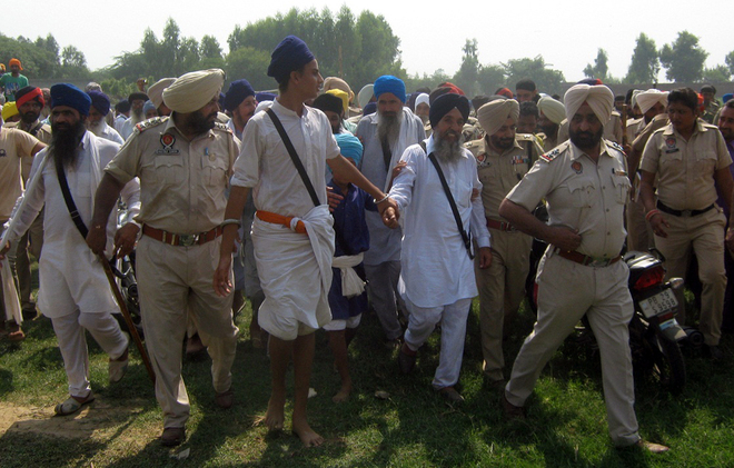 Pardon row: Sikh activists clash with cops, 16 held
