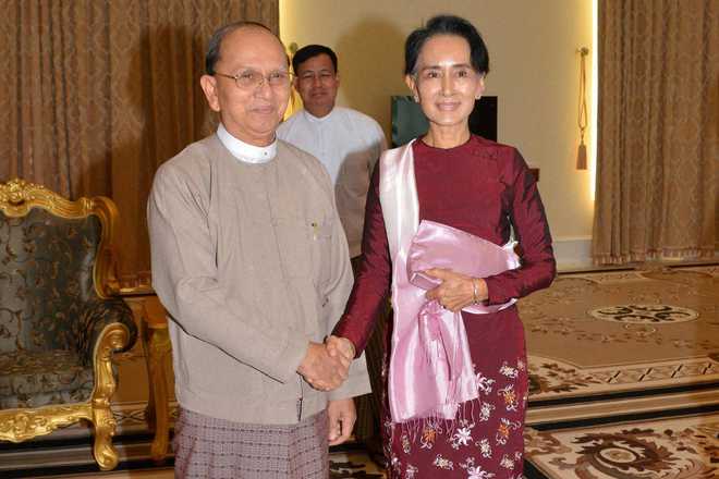 Suu Kyi discusses transfer of power with President