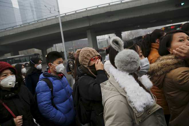 China warns of widespread smog; Beijing issues second ‘red alert’