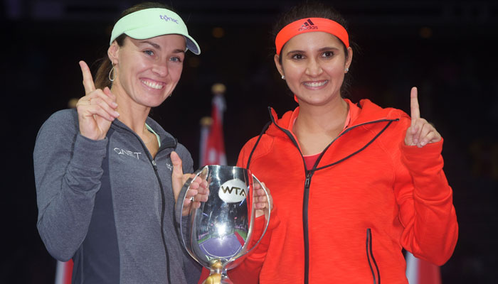 Roger Federer supports pair of Sania Mirza, Martina Hingis
