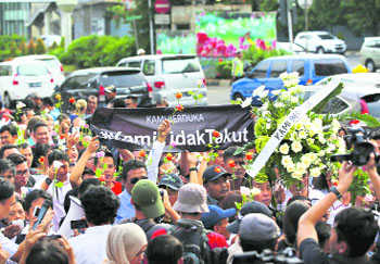 Indonesia hunts for jihadists
