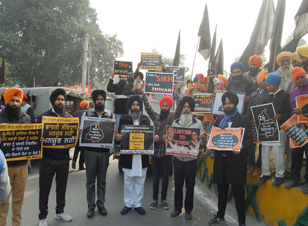 Hardliners stage protest in Amritsar