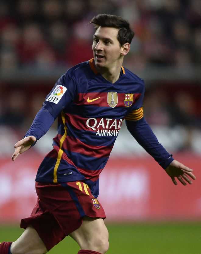 Messi passes 300 La Liga goals