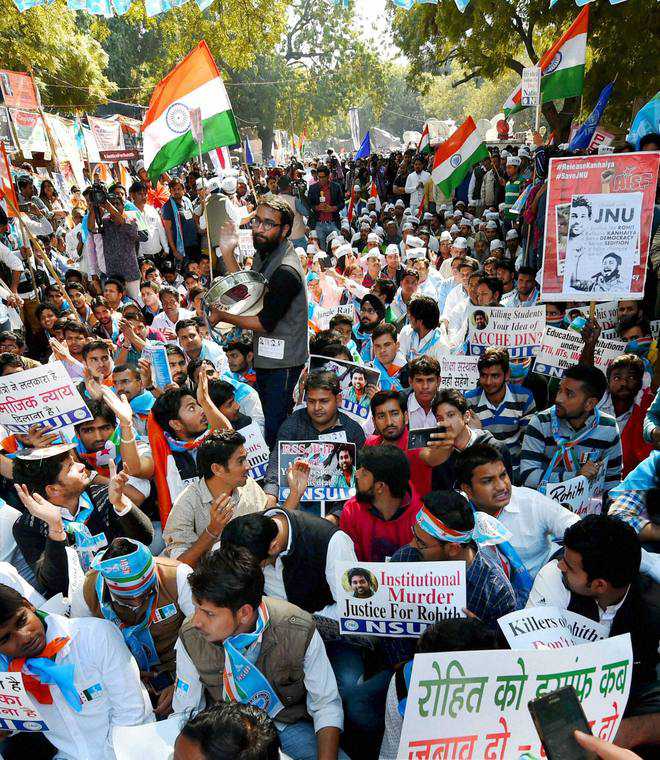 Rahul, Kejriwal join students’ Delhi march