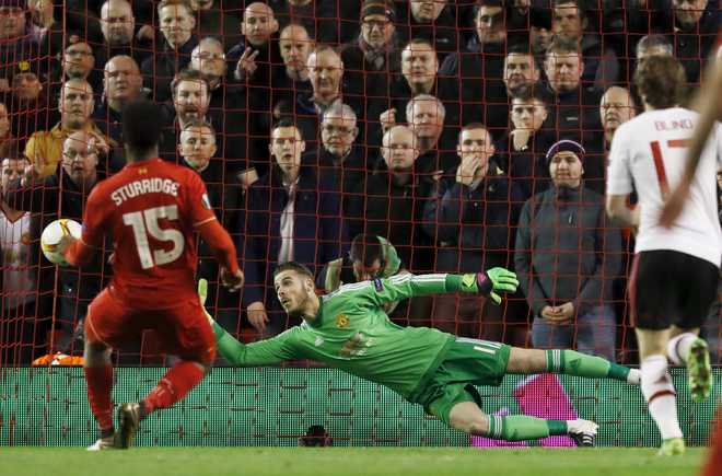 Liverpool outplay weakened Man Utd in Europa League last-16