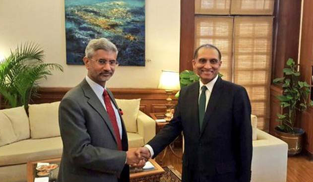 During Crucial Delhi Talks, Pakistan Delivers Two Irritants For India