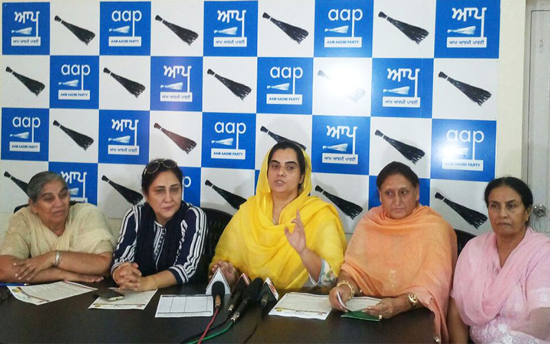 Women wing of AAP to launch state level Signature Campaign from today (June 18)