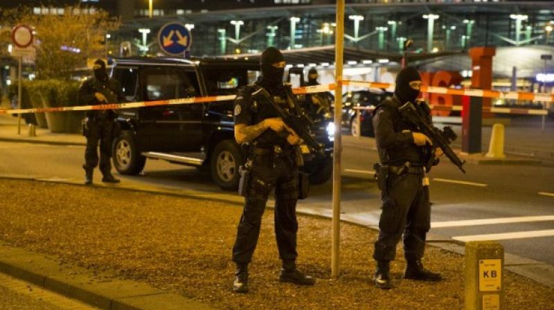 Security stepped up at Amsterdam airport following threat
