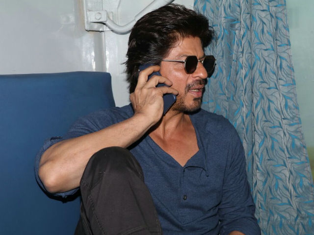 Case Against SRK For Damaging Railway Property During Raees Promotions
