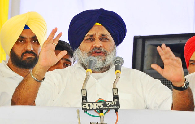 Sukhbir asks farmers to unite against autocratic govt which is registering cases against them for burning paddy stubble