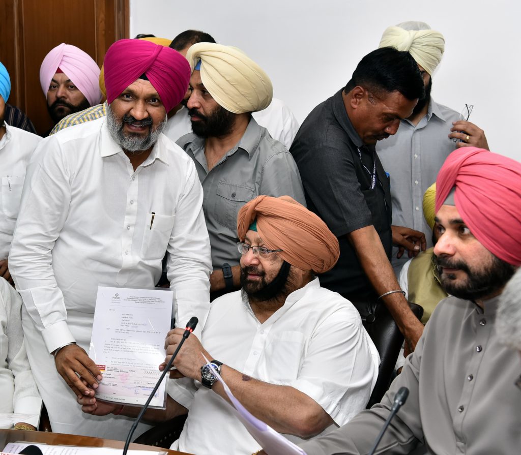 CAPT AMARINDER RELEASES RS. 211 CR, HANDS OUT RS 58 CR CHEQUES TO ULBs FOR DEVELOPMENT WORKS