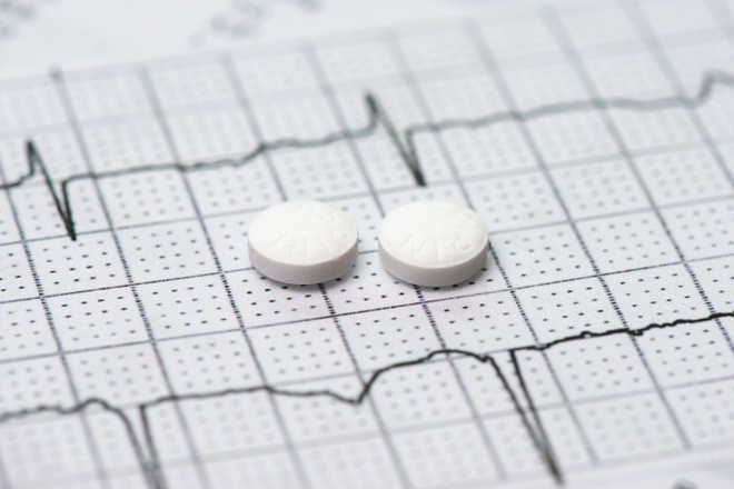 Daily aspirin use may cut digestive cancer risk