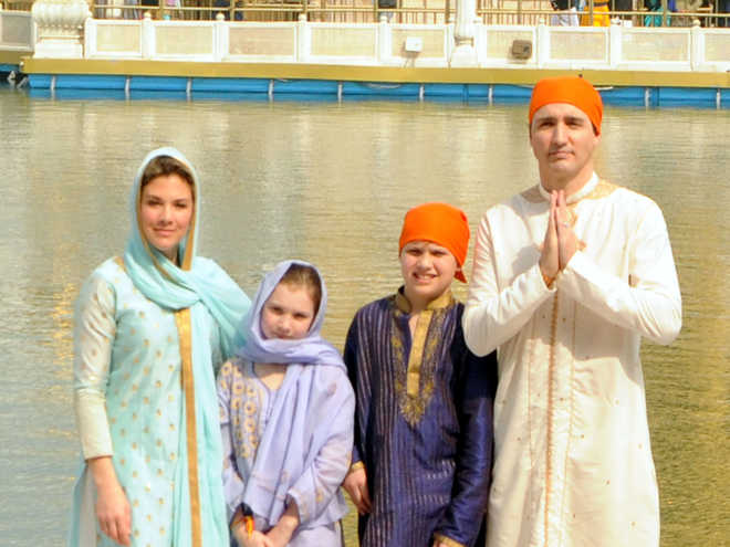 Canadian PM Trudeau, family visit Golden Temple