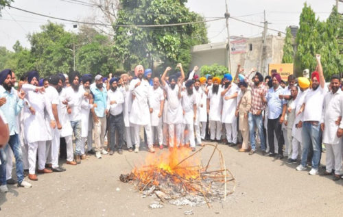 SAD holds mass protests against the Congress government’s malicious campaign to denigrate Sikhs institutions and Sikh panth