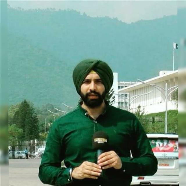 Pak’s first Sikh turbaned news anchor now represents community in National Press Club