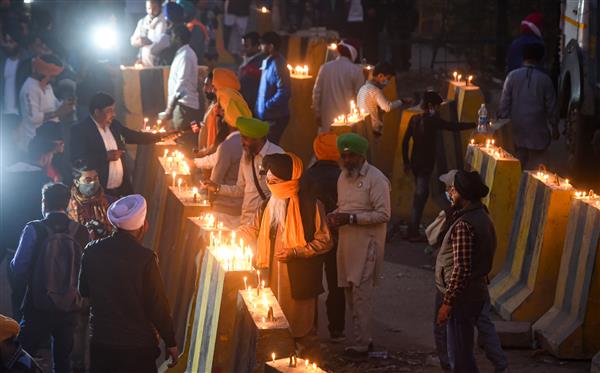 Punjab farmers at Singhu border pray, light diyas on Guru Nanak Jayanti