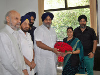 Sukhbir Badal led delegation of Sikhs calls on Sushma Swaraj