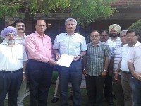 Jakhar demands immediate relief for protesting 120 medical Students