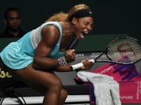 Serena Williams beats Ivanovic in WTA Finals opener