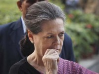 Sonia Gandhi meets Vadra after he loses cool, pushes reporter’s mic