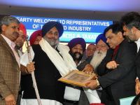 Sukhbir announces bonanza for 1.86 lac traders