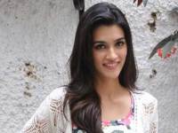 Kriti Sanon celebrates Filmfare award