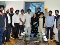 Sikh leaders from Delhi and Patna Sahib calls on Sukhbir Badal