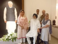 Akali patriarch Parkash Singh Badal visits Vajpayee residence and expresses his condolences with the late PM’s family members.