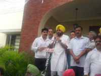 Not averse to holding talks with Khaira group: Kejriwal