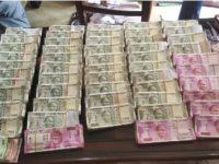 Bhubaneswar: Govt official throws bag full of cash on neighbour’s terrace to escape raid, arrested