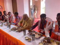 Here’s What PM Modi Had In Lunch With Kaamgars of Kashi Vishwanath Corridor | PHOTOS