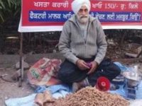 Man sells peanuts outside Ludhiana Improvement Trust to register protest against graft