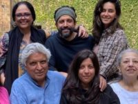 Javed Akhtar poses with Shabana Azmi, ex-wife Honey Irani and his kids in family photo on birthday