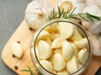 Garlic contains 33 compounds of sulphur, know the benefits of 1 clove in high cholesterol