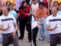 This video of a man dancing at Mumbai’s Marine Drive will make you smile for sure. Viral