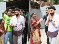 Gadar 2 star Sunny Deol refuses to get clicked with underprivileged women; netizens say, ‘success ka ghamand aa gaya’ [Watch]