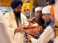 Union Minister Nitin Gadkari pays obeisance at Golden Temple Amritsar
