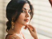 Happy Dussehra: Rhea Chakraborty Stuns In Traditional 100-year-old Saree, Fan Calls Her ‘Goddess Of Beauty’ – PICS